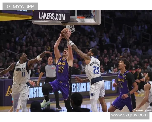 2017夏季联赛小牛与湖人激战回顾球员表现与战术分析